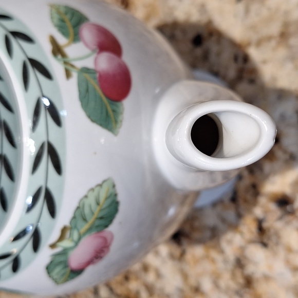 Imperial Fine Porcelain Tea Pot - Picture 5 of 9